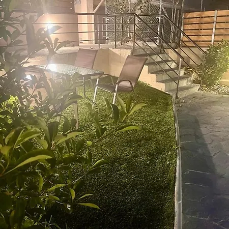 Queen Calliope Garden Apartment